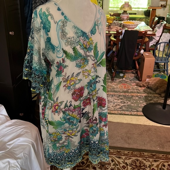 Beautiful johnny was short sleeved dress. - Picture 1 of 3